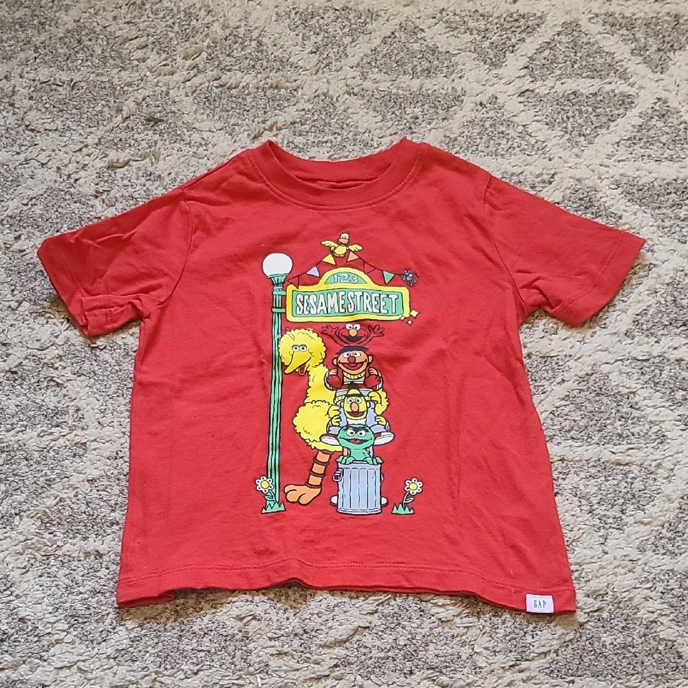4 for $28 - baby GAP x Sesame Street Size 4 Unisex Red Shirt